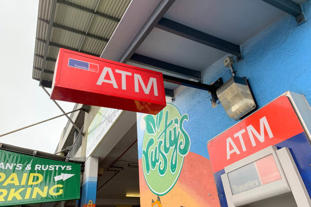 ラスティーズマーケッとにあるATM