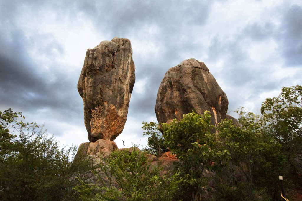 Balancing rock at Chillagoe Mungana National Park