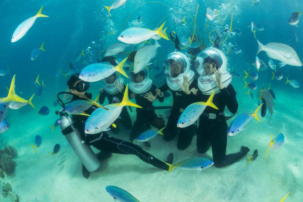 group of people helmet diving on great barrier reef