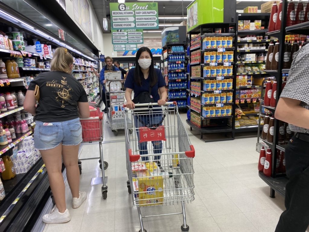 ケアンズのスーパーで買い物